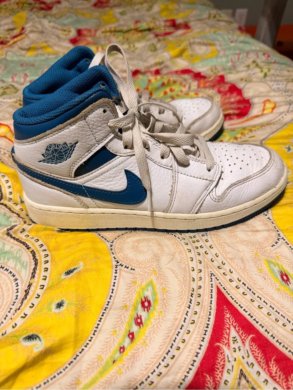 Nike Kids High-Top Sneakers in White & Blue